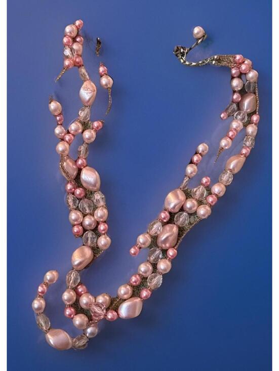 Jewelry - Beautiful Beaded Necklace In Pink Tones